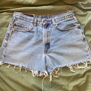 VINTAGE LEVI SHORTS